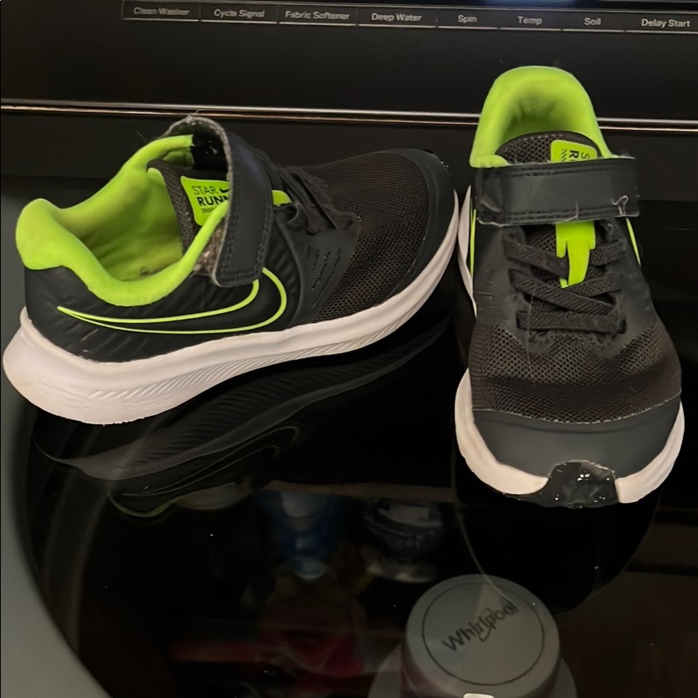 Nike Kids Black and Green Running Shoes